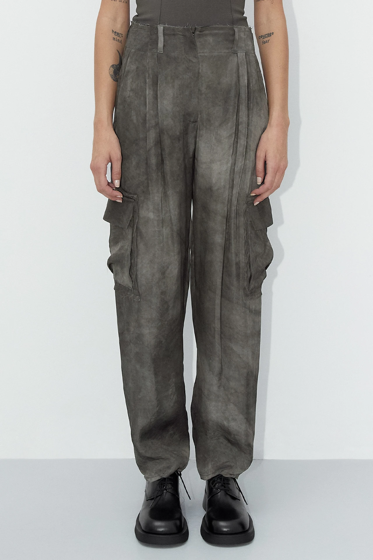 ec-miista-Jaidy-Dark-Grey-Cargo-Trousers-01