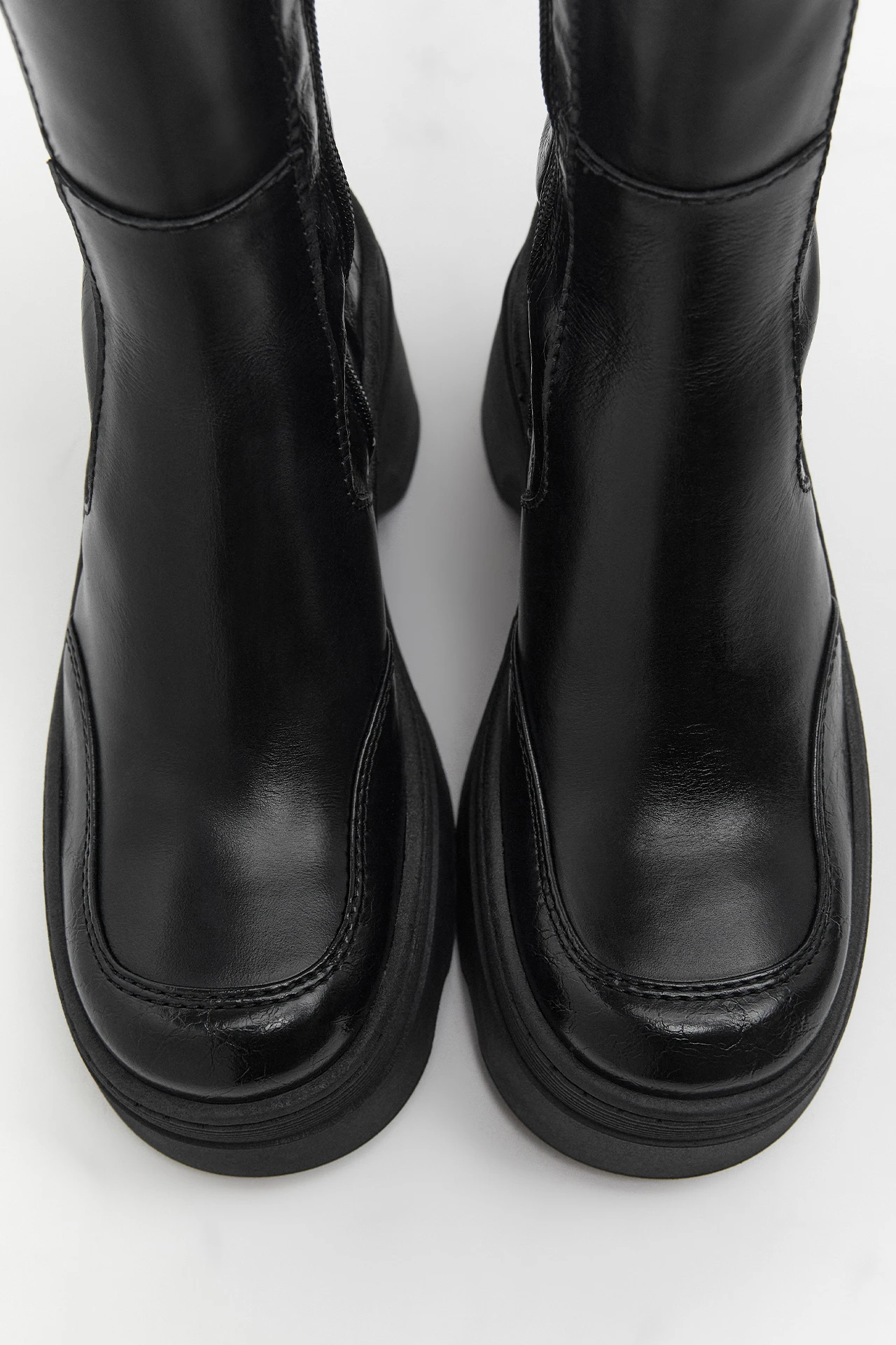 E8-Deandra-New-Black-Boots-03