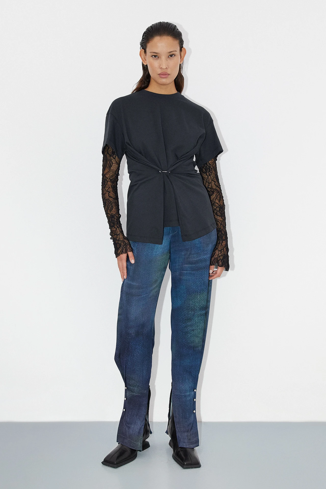 ec2-miista-Elettra-Black-Sleeves-Maura-Black-T-Shirt-sanne-blue-02