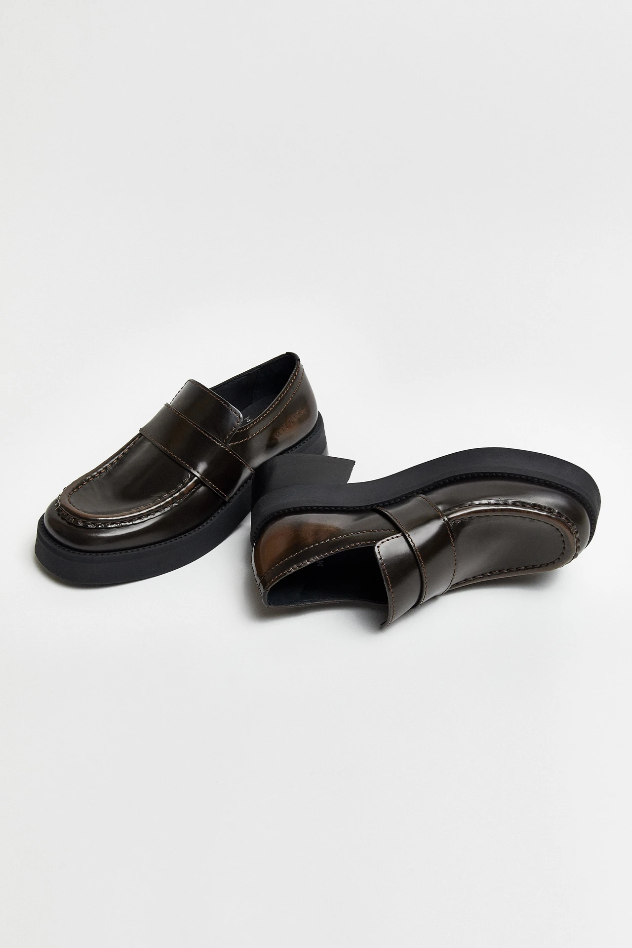 E8-Lib-Brown-Black-Ankle-Loafers-02