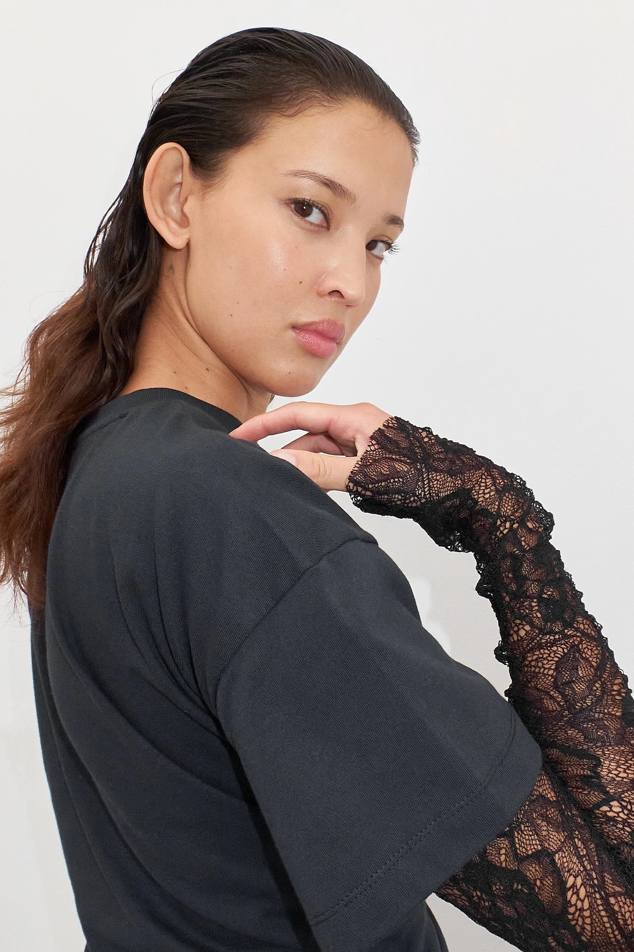 ec2-miista-Elettra-Lace-Black-Sleeves-04