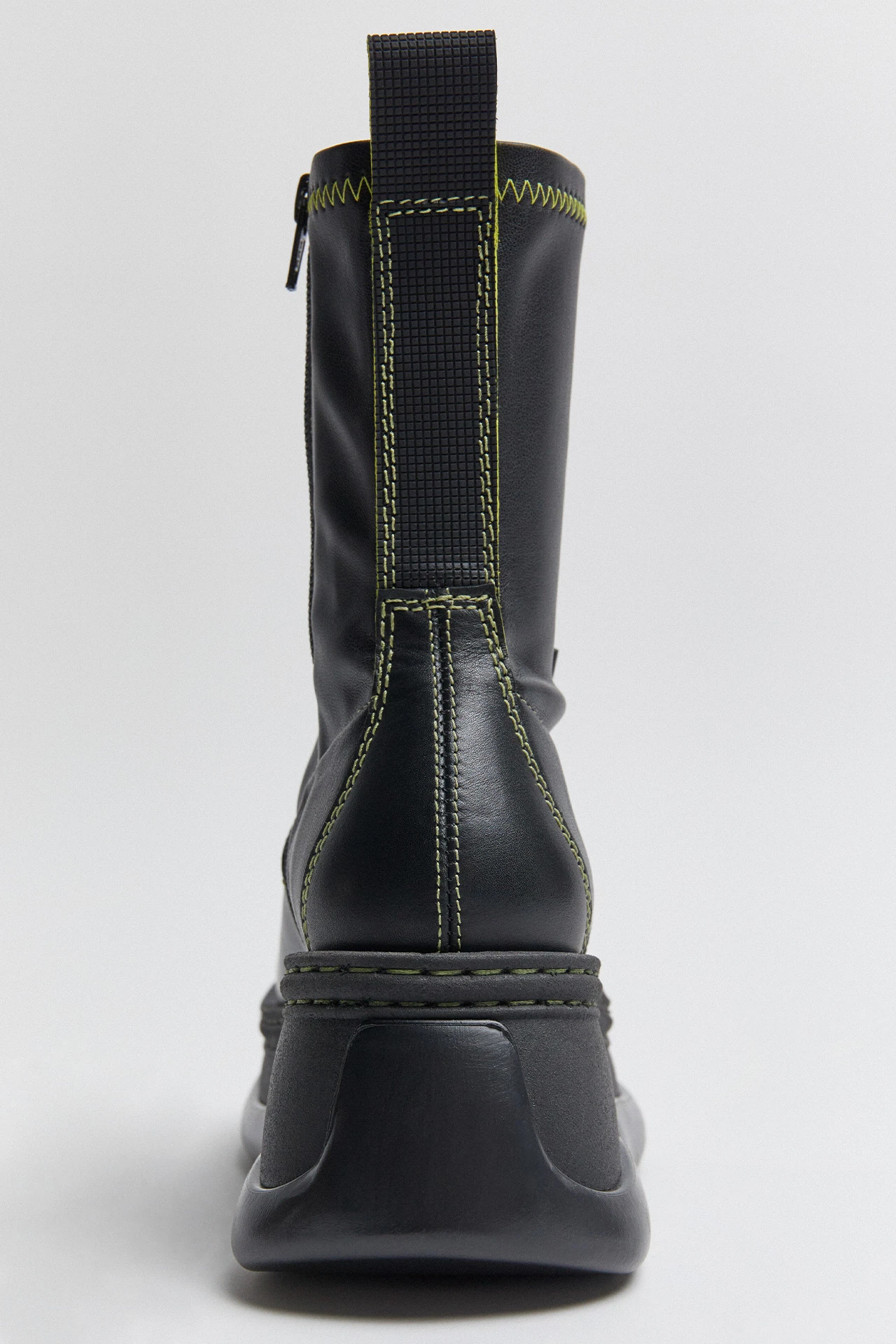 E8-kattrin-black-boots-05