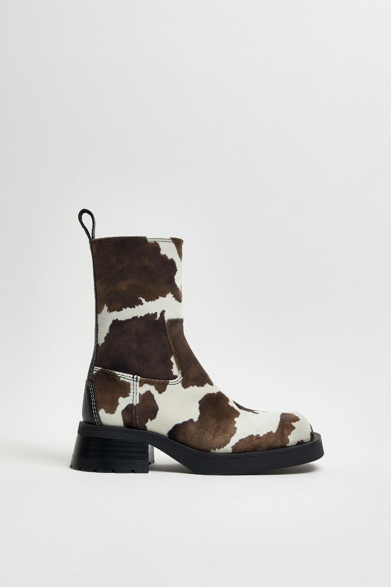 E8-Yolanda-Cow-Ankle-Boots-01