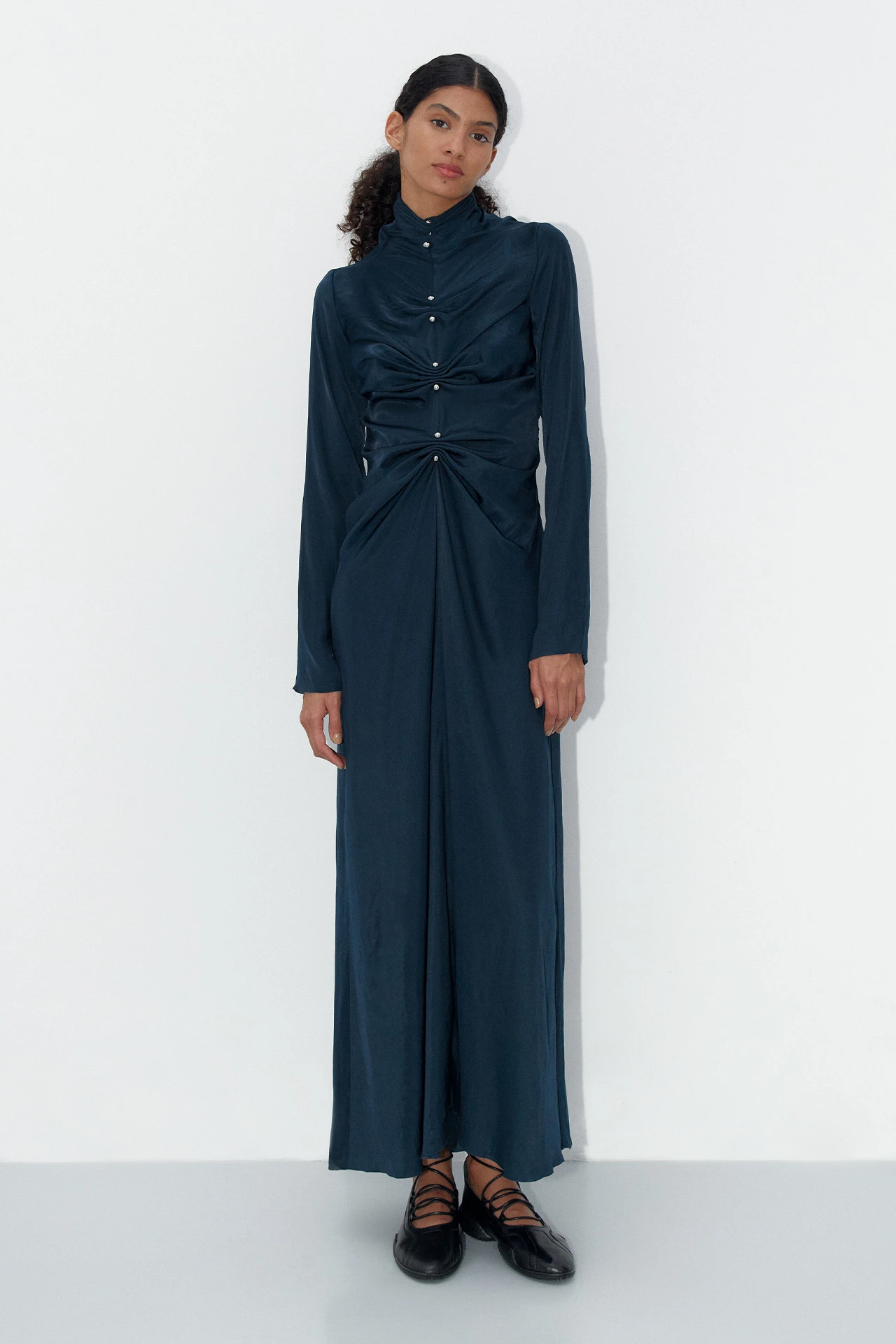 EC-miista-femi-piercing-midnight-blue-long-dress-01