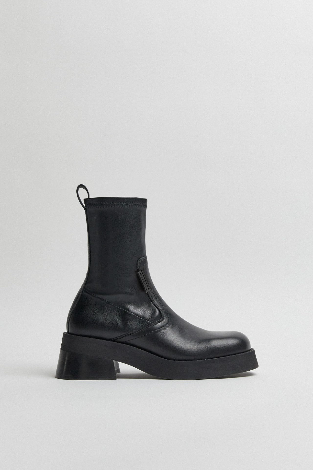 E8-oliana-black-ankle-boots-01
