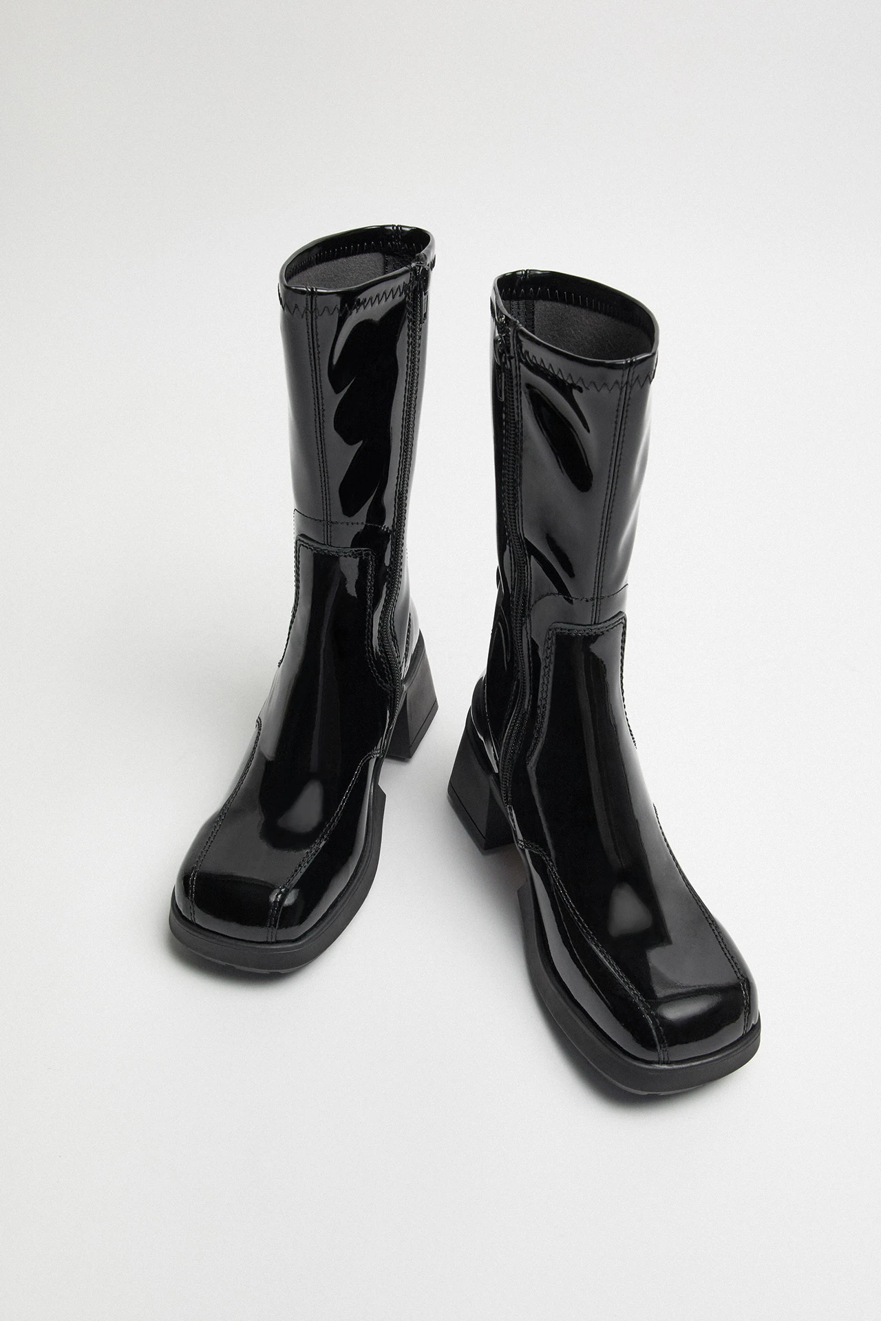 E8-viken-black-patent-boots-04