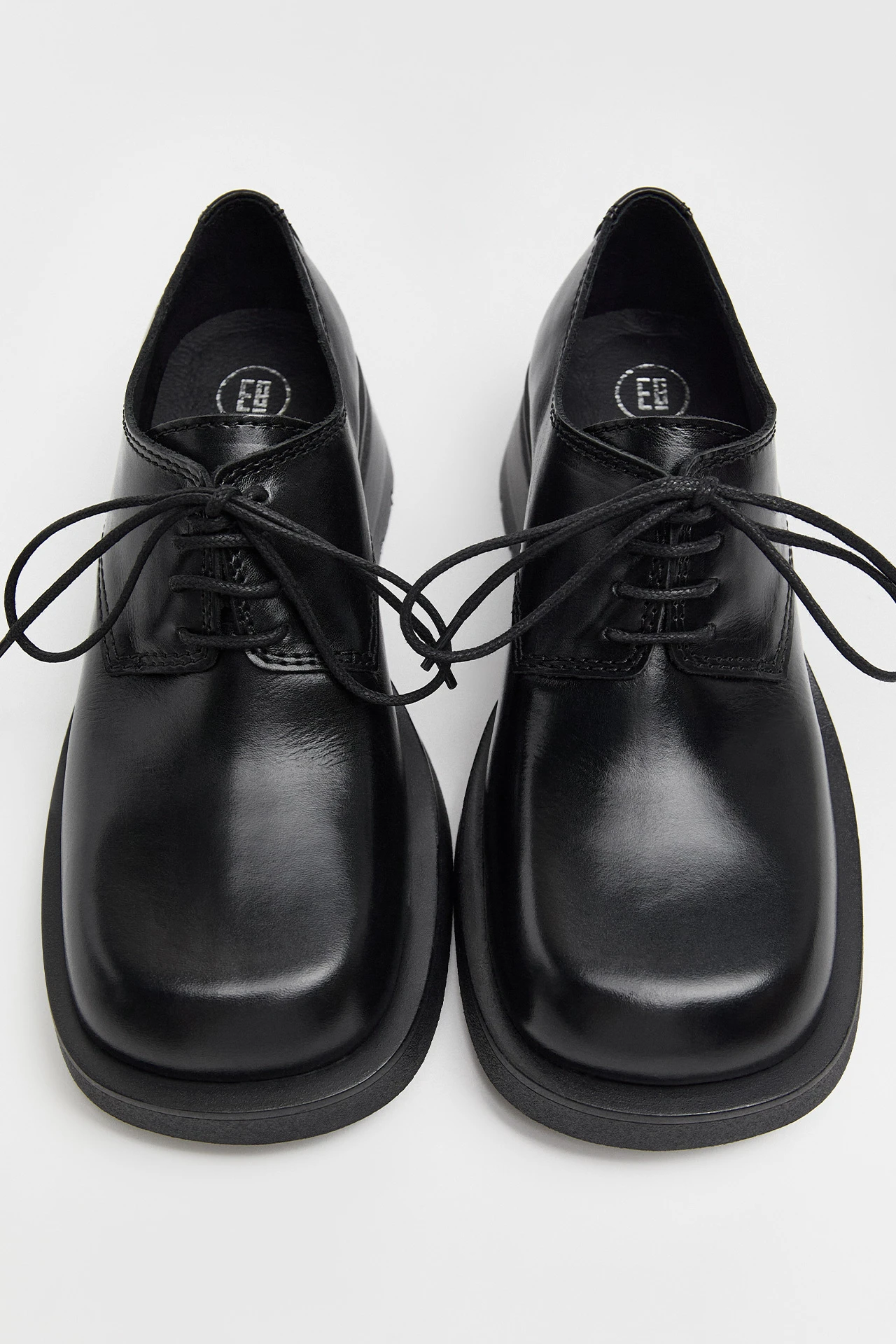 E8-Althea-Black-Brogues-03