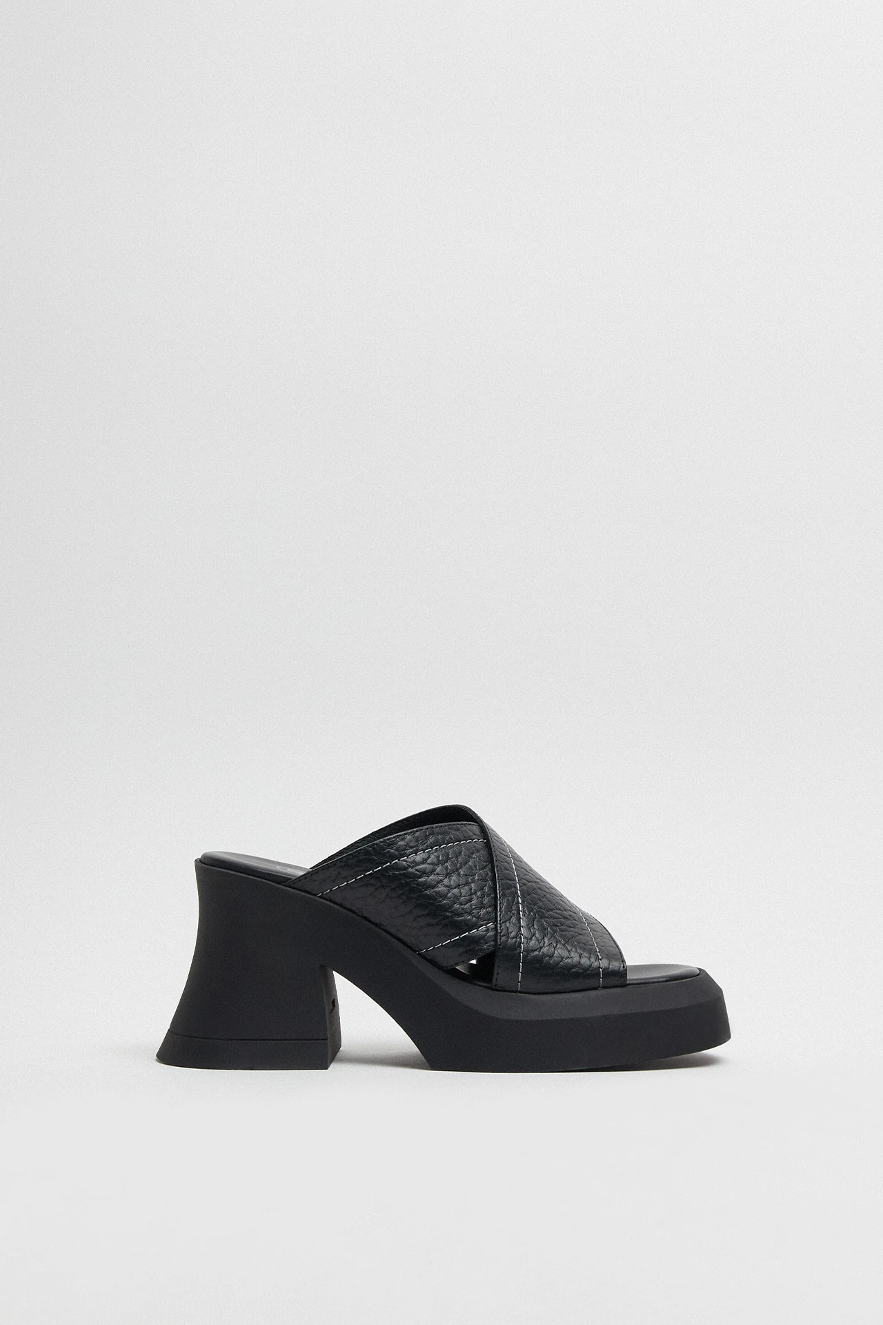 E8-raissa-black-mule-sandal-01