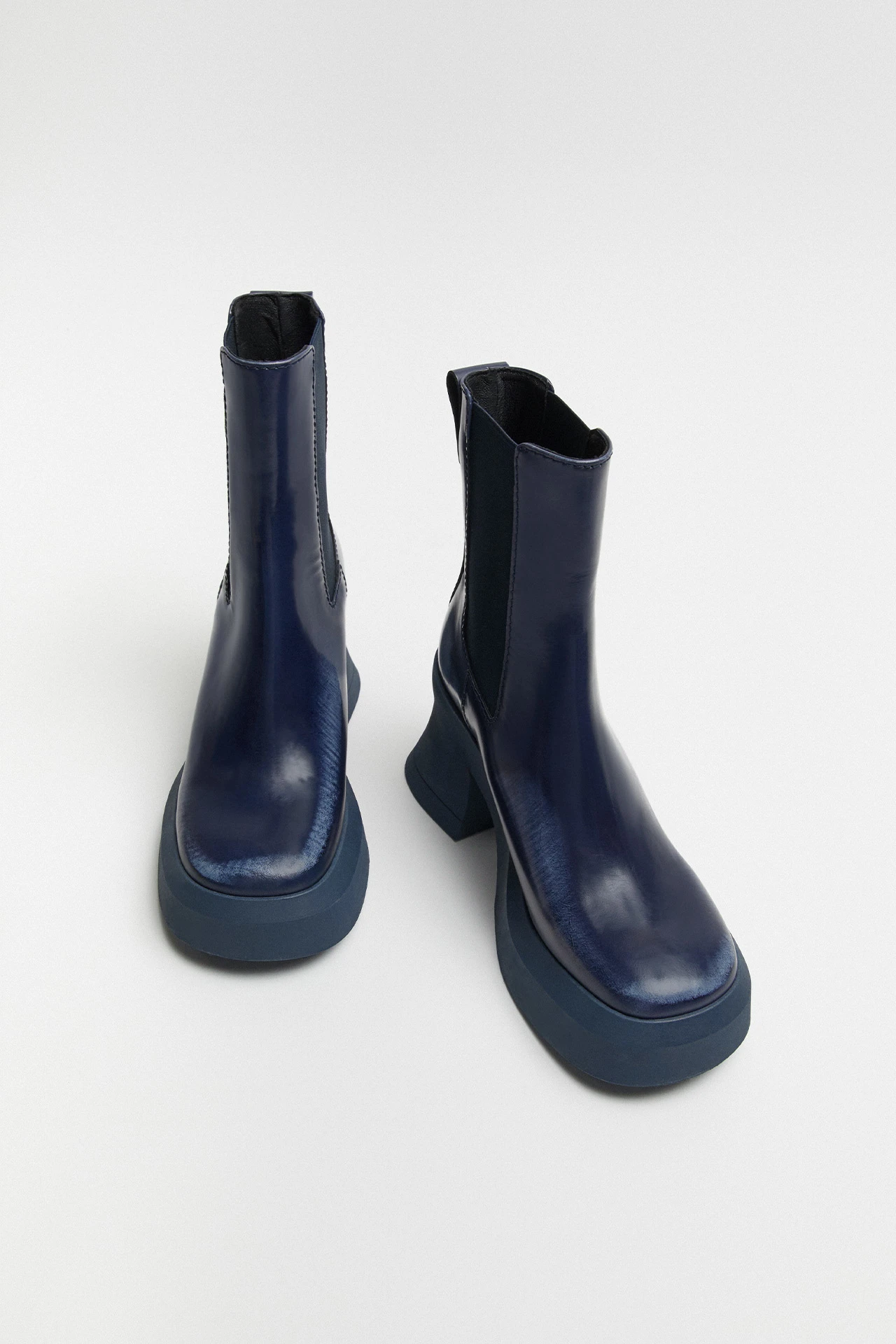 E8-analu-navy-ankle-boots-04