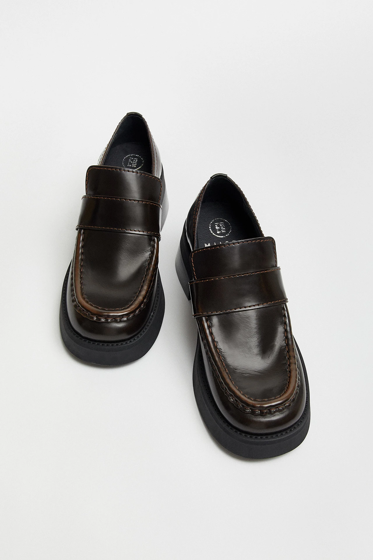 E8-Lib-Brown-Black-Ankle-Loafers-03