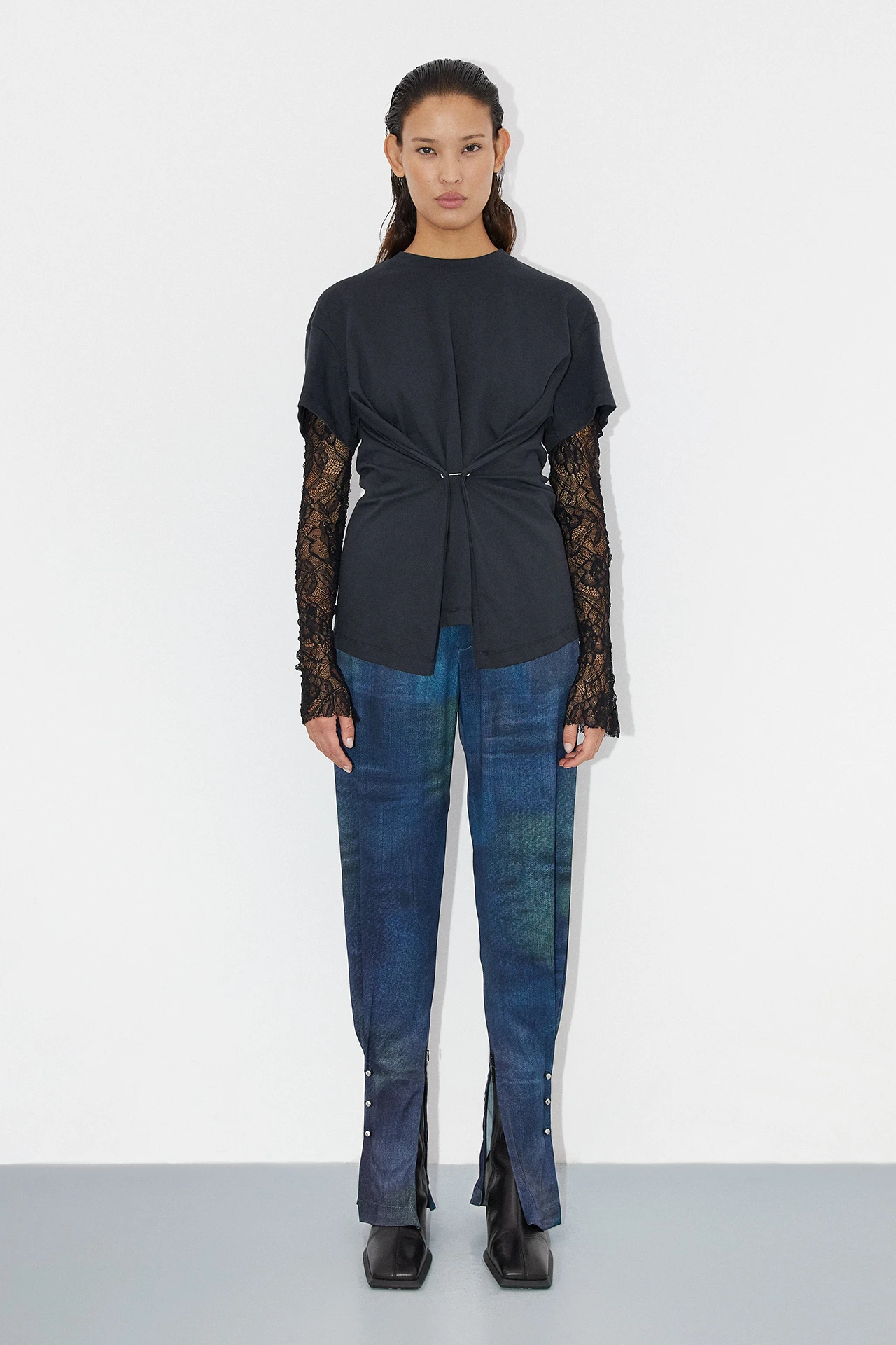 ec2-miista-Maura-Black-T-Shirt-sanne-blue-01