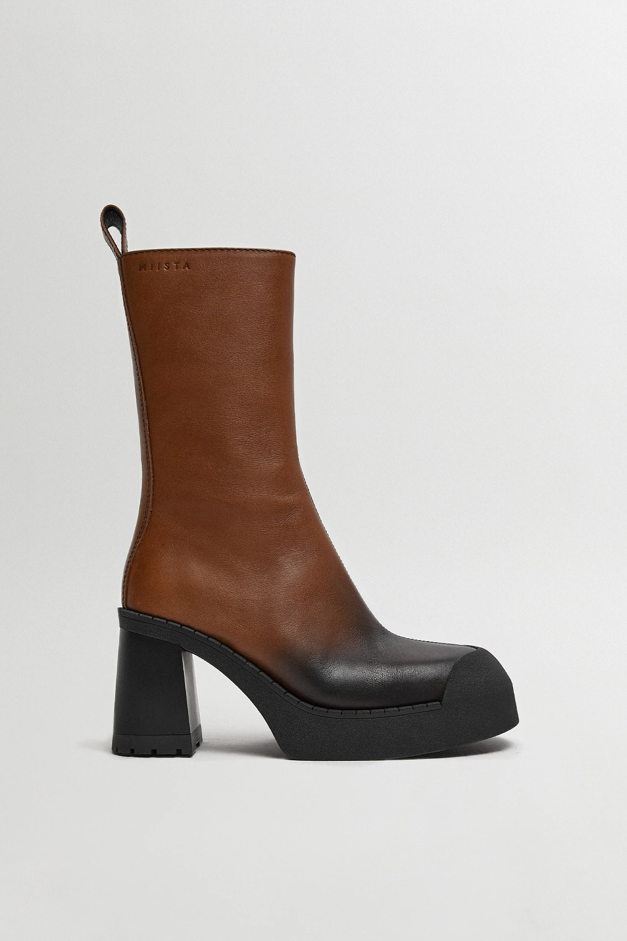 E8-Sibylle-Brown-Boots-01