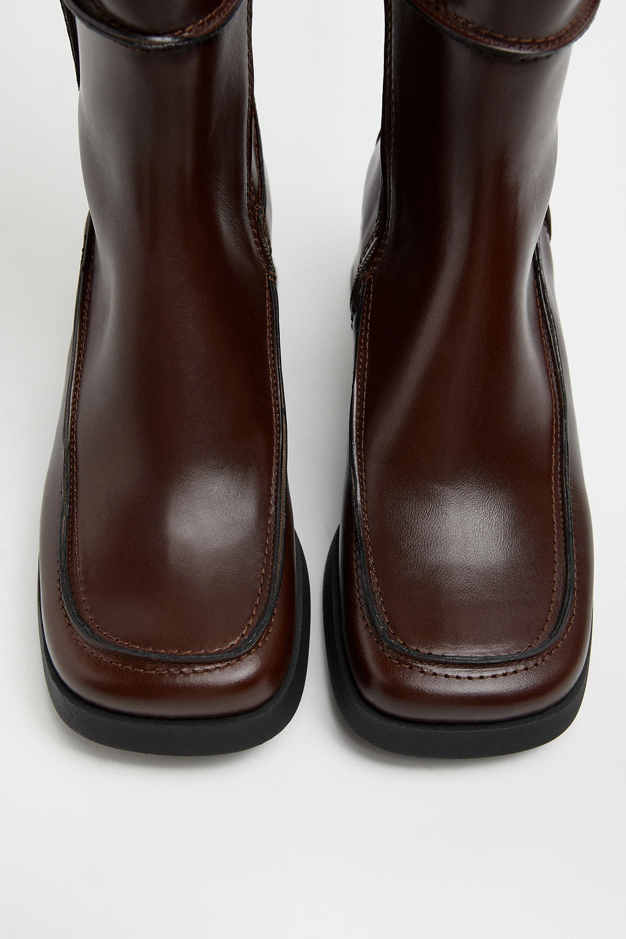 E8-Alzira-Brown-Black-Boots-03