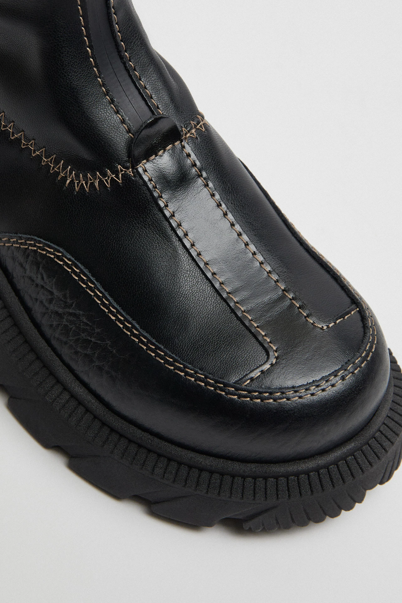 E8-danica-black-beige-ankle-boots-04