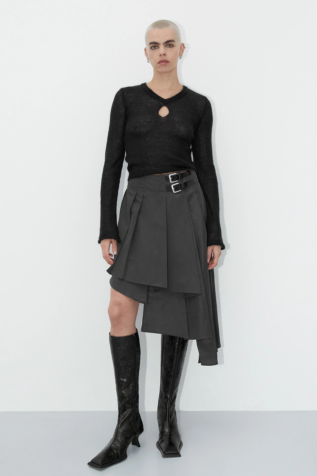 EC-Miista-Alfreda-Black-Tall-Boots-Gia-Dark-Grey-Pleated-Skirt-06