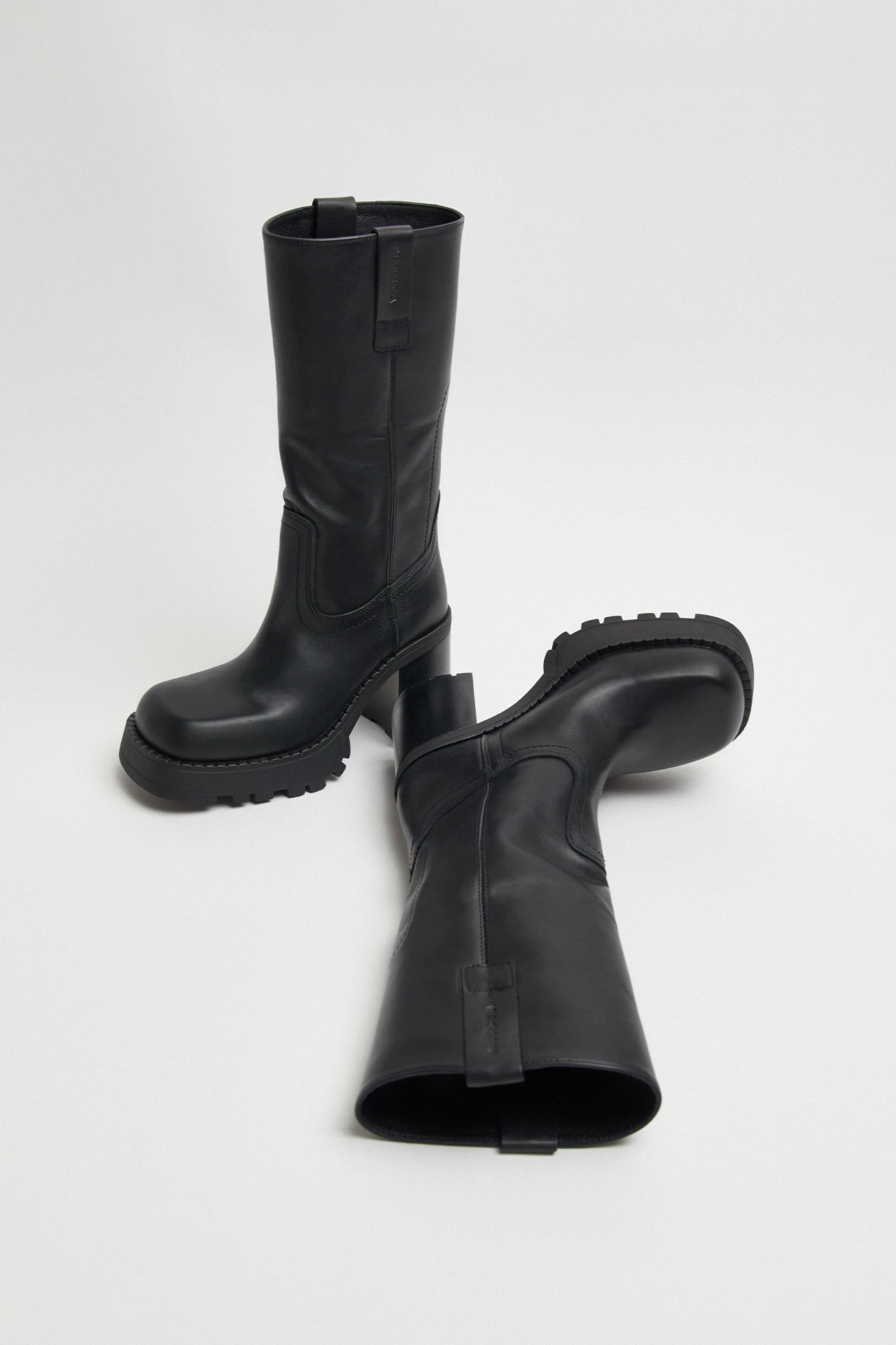 E8-dionira-black-tall-boots-03