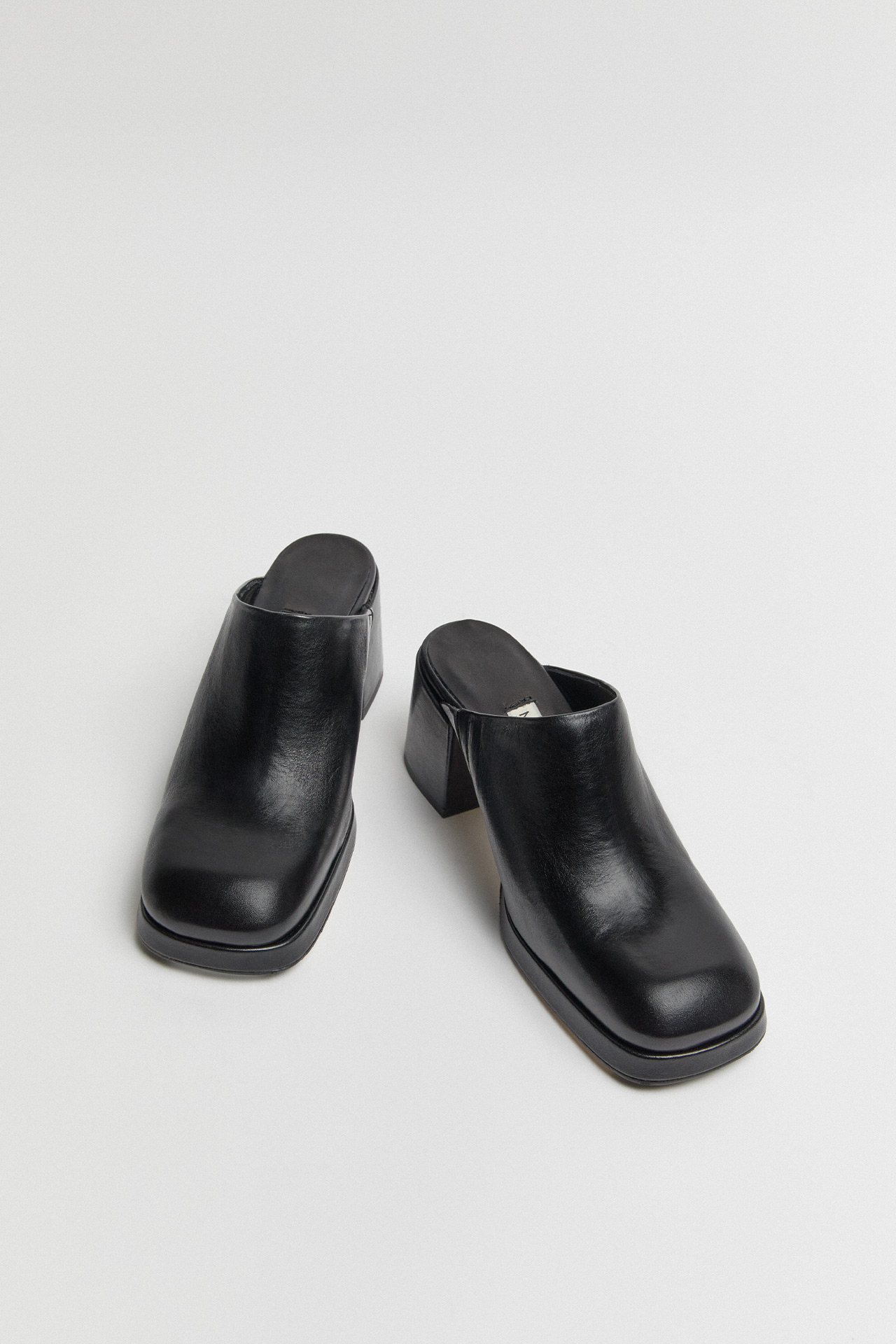 Remina Black Mules | Miista Europe | Made in Spain