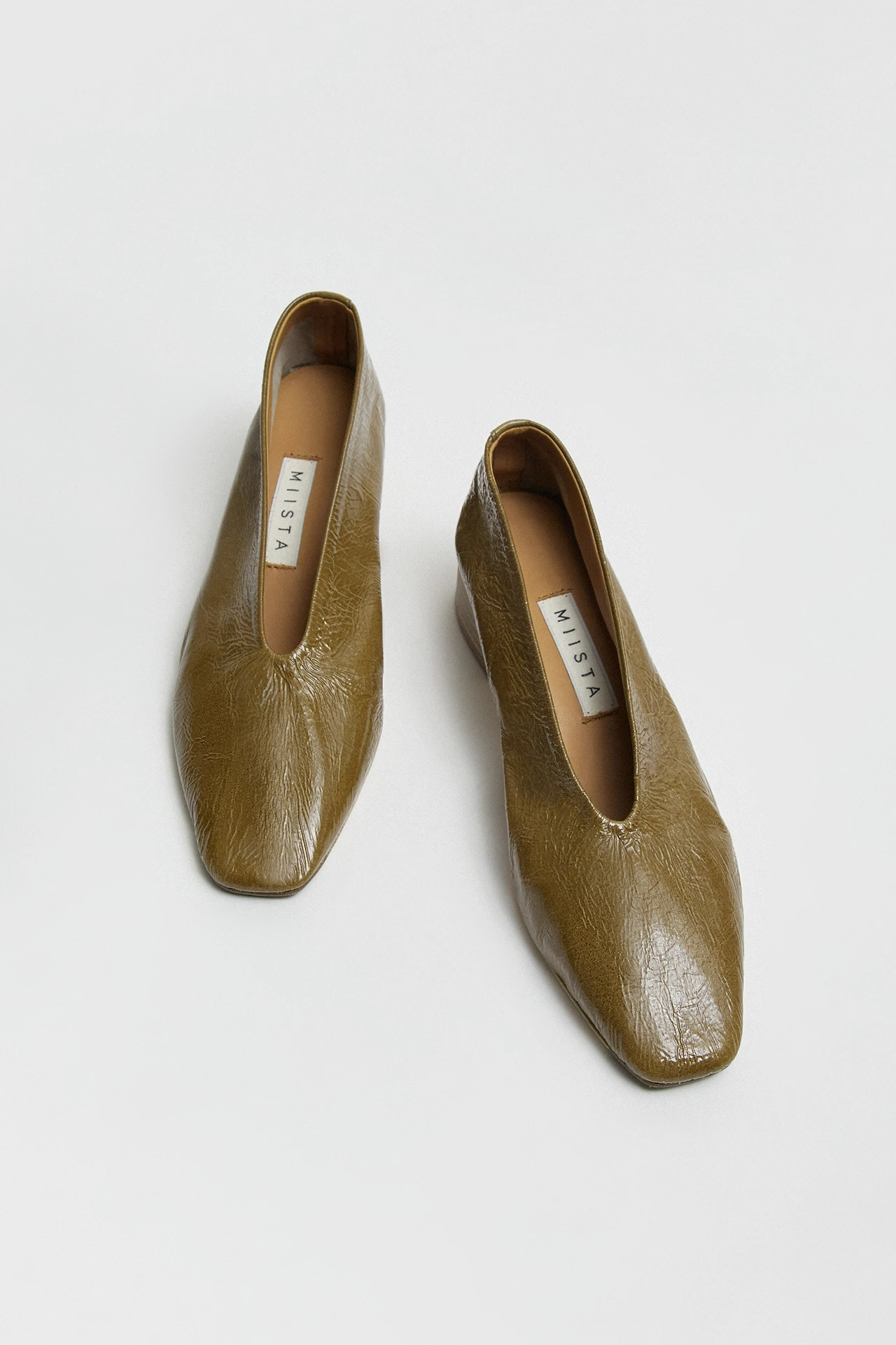 Miista-bibi-patent-khaki-courts-04