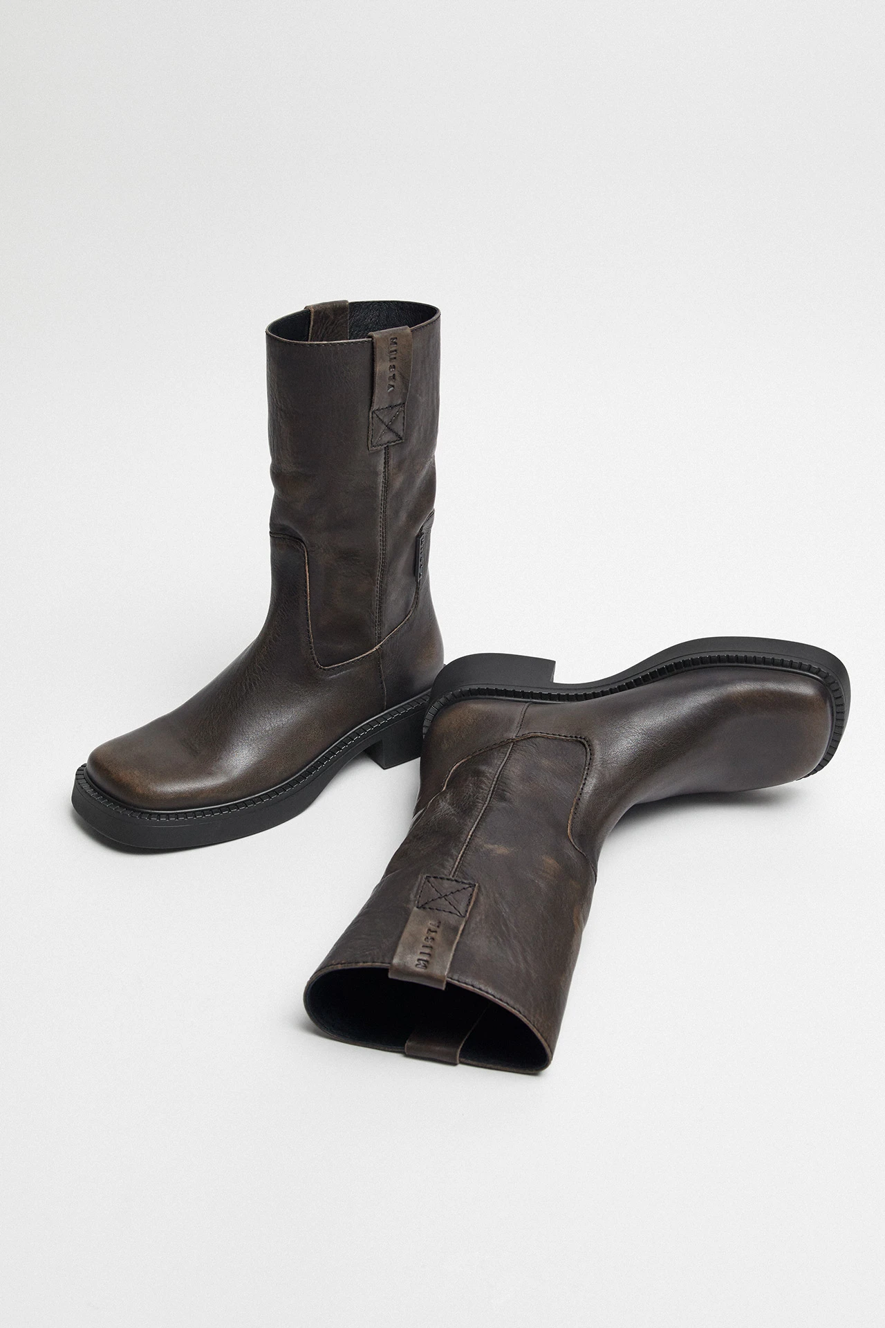 E8-aron-brown-boots-02