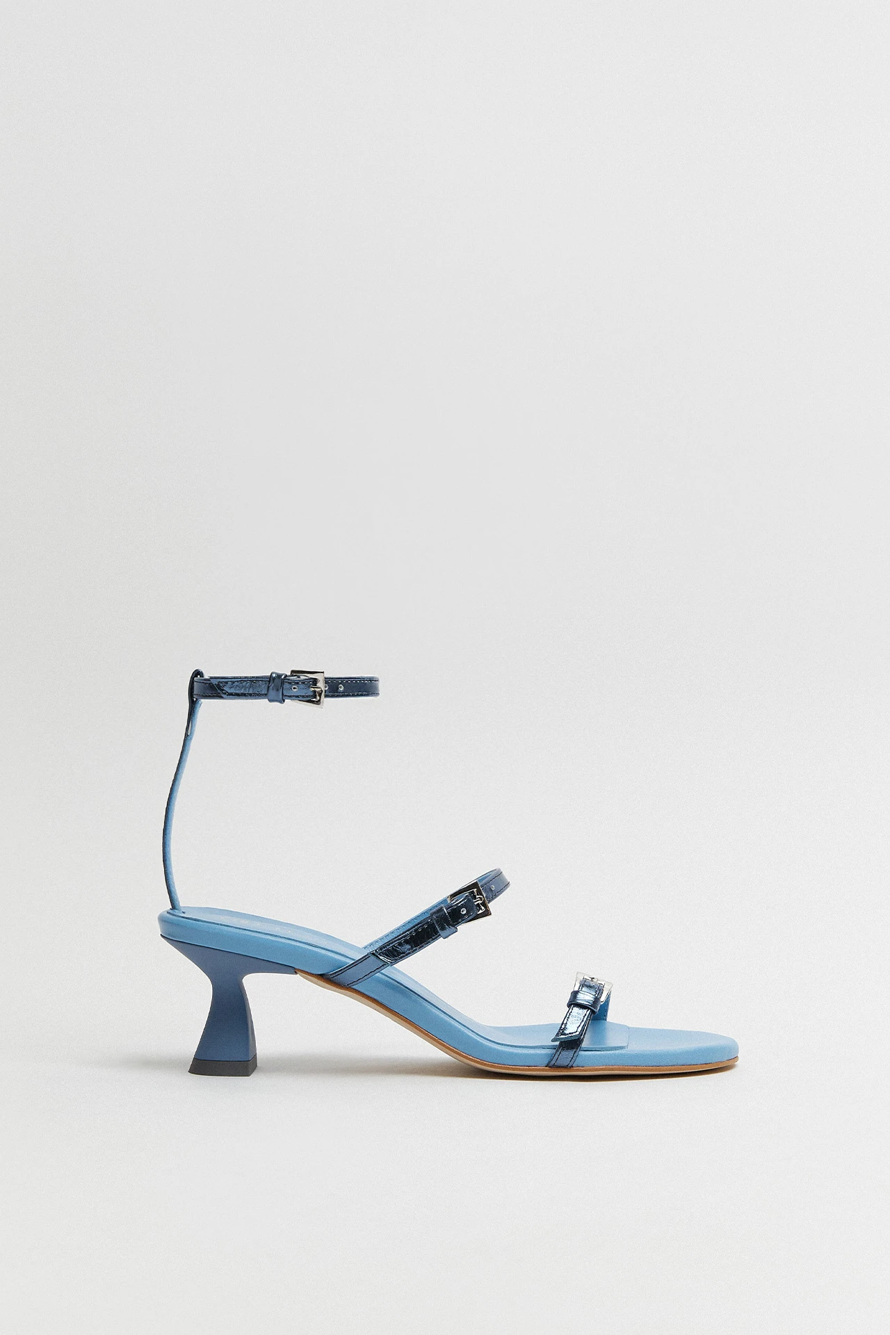 E8-Isaura-Blue-Metallic-Sandal-01