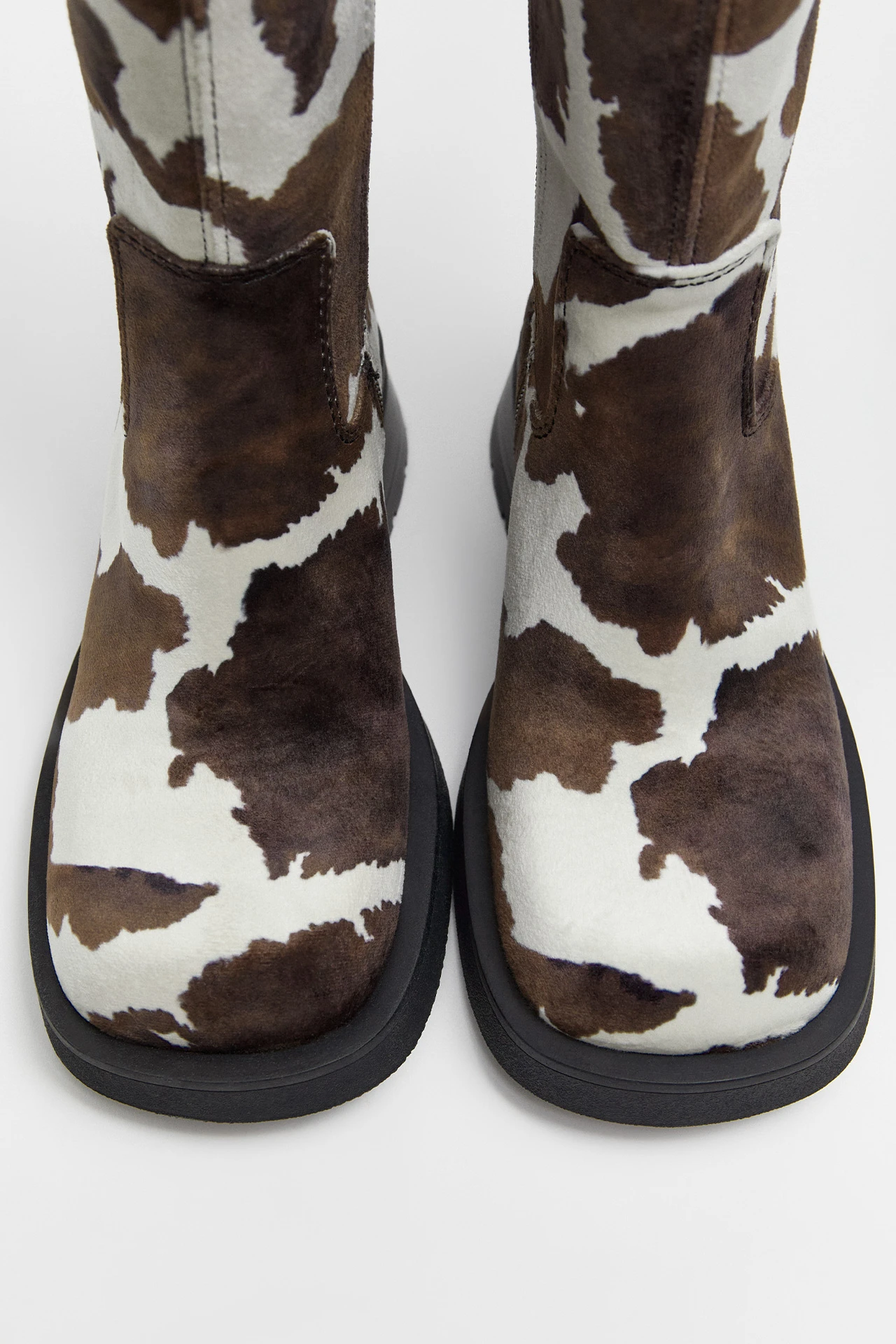 E8-Yolanda-Cow-Ankle-Boots-04