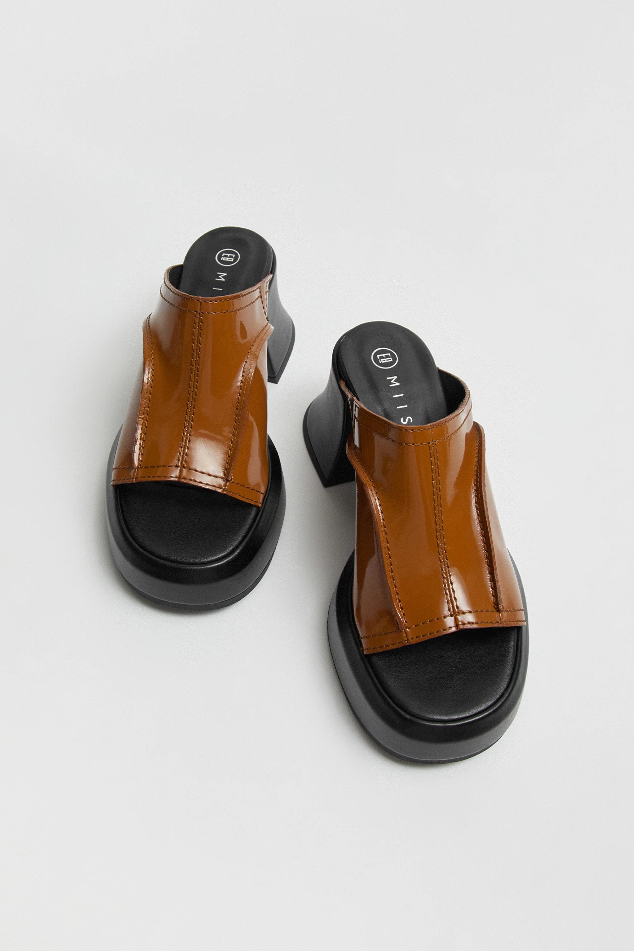 E8-Lota-Chocolate-Sandal-04