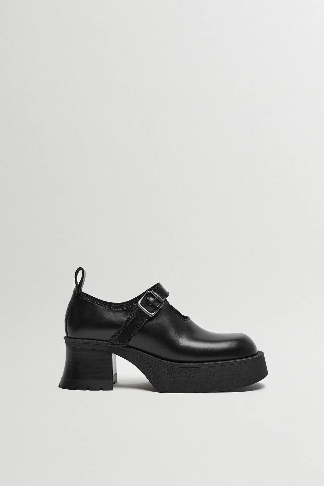 e8-Birgit-Black-Brogues-01