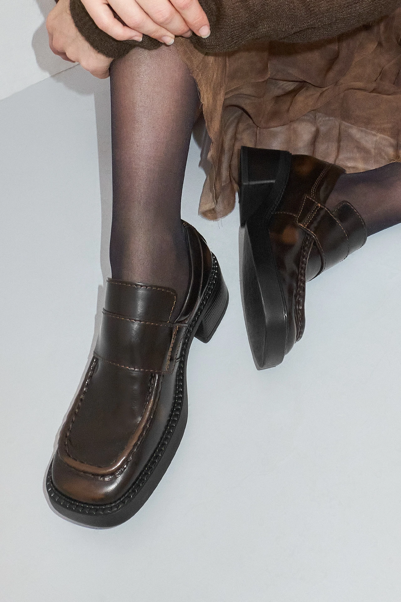 ec-e8-Karina-Black-Brown-Loafers-05