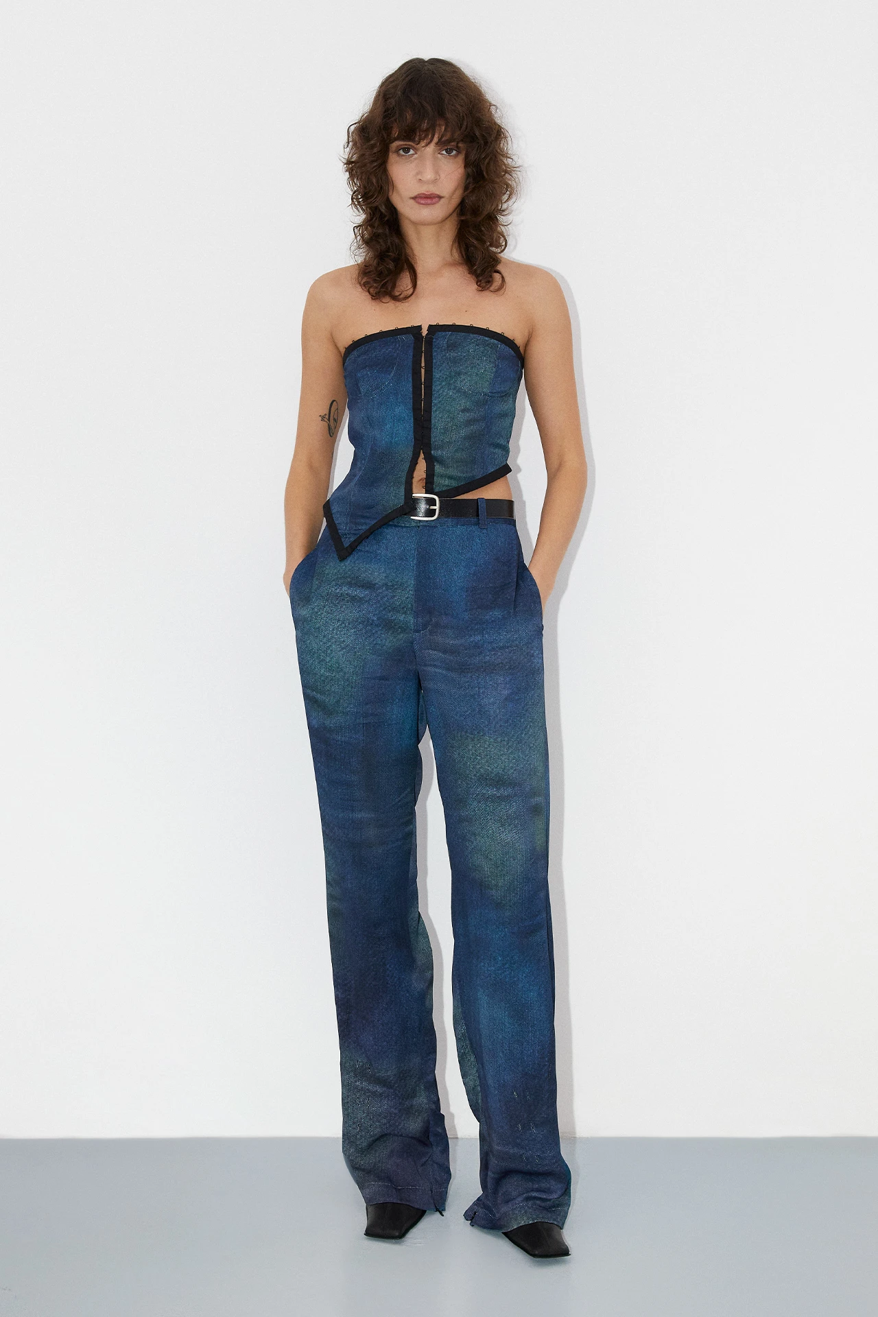 ec-miista-sanne-trousers-withoutpiercings-Chione-Blue-Printed-Dress-05