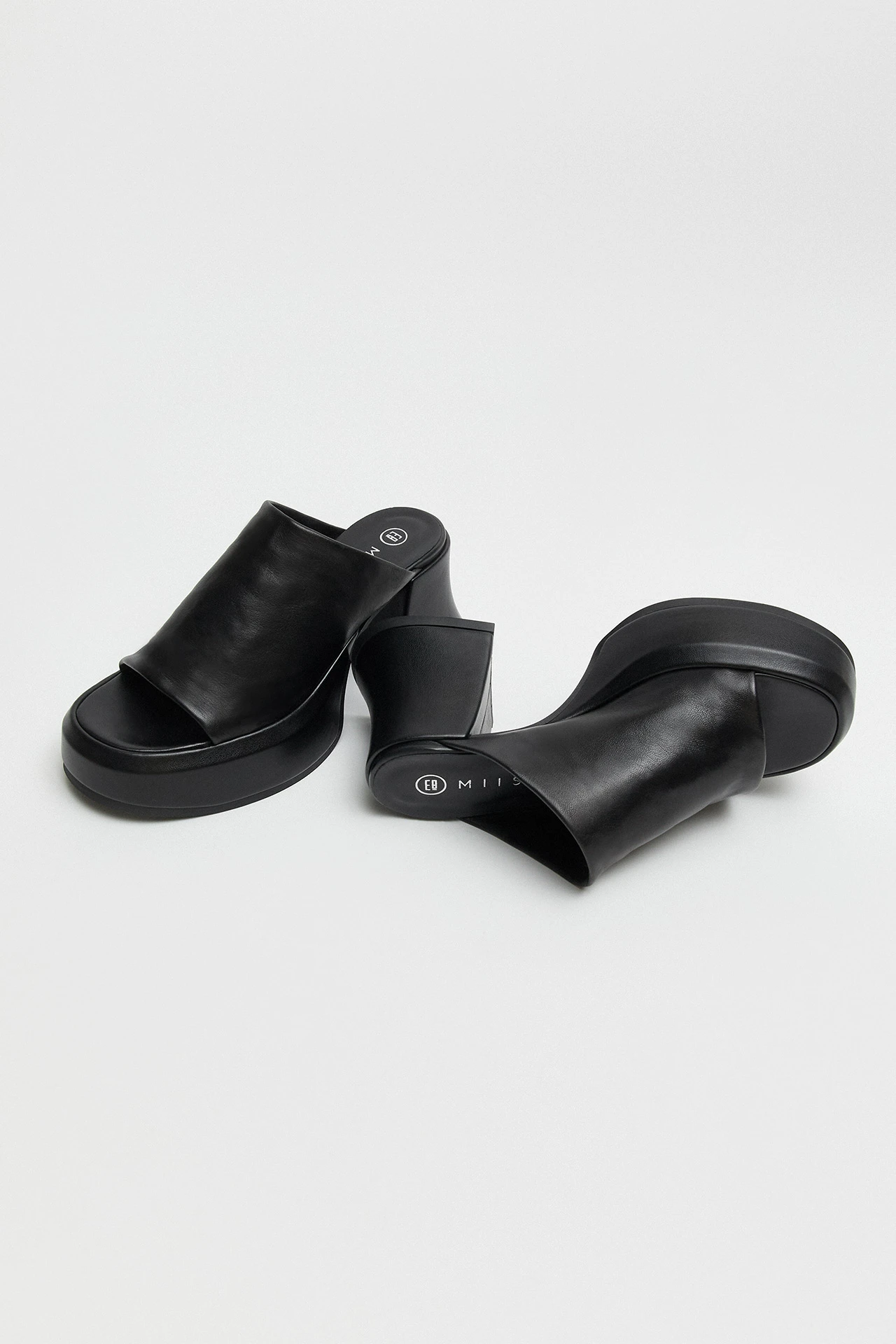 E8-Jimena-Black-Sandal-02