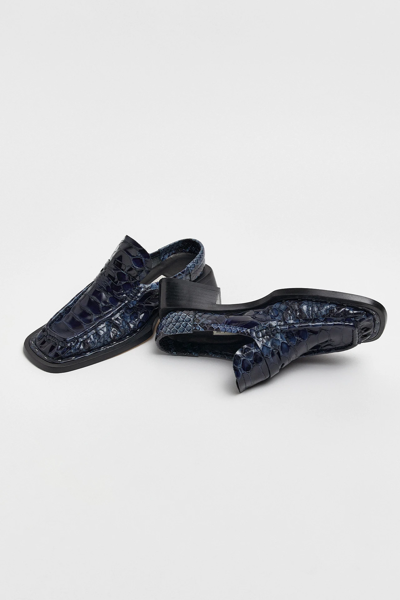 MIISTA-Isla-Navy-Snake-Loafer-02