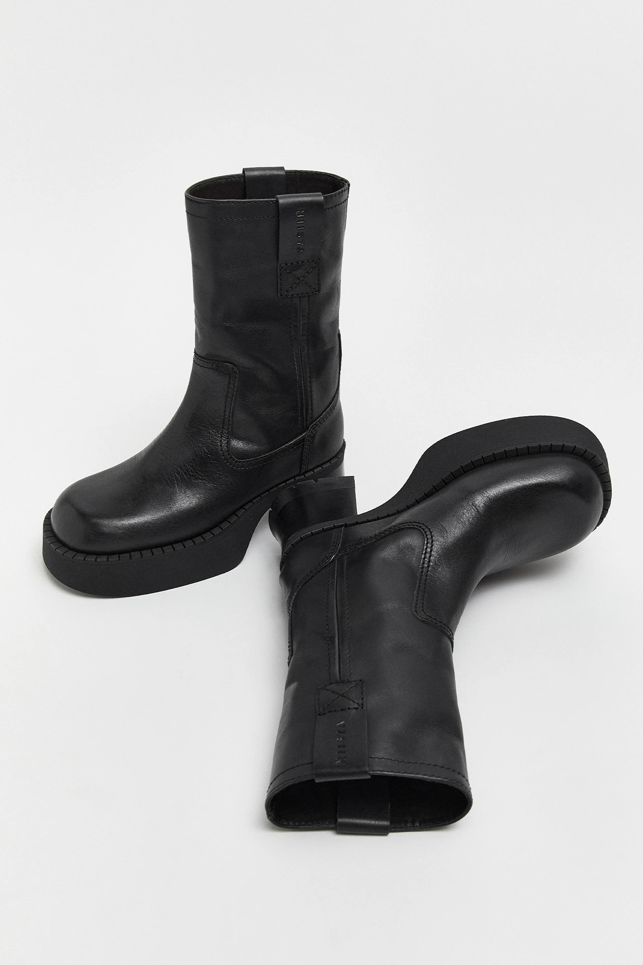 E8-annegret-black-ankle-boots-02