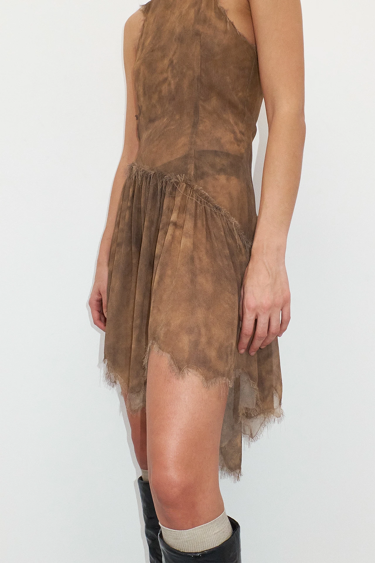 EC2-miista-siv-brown-dress-04