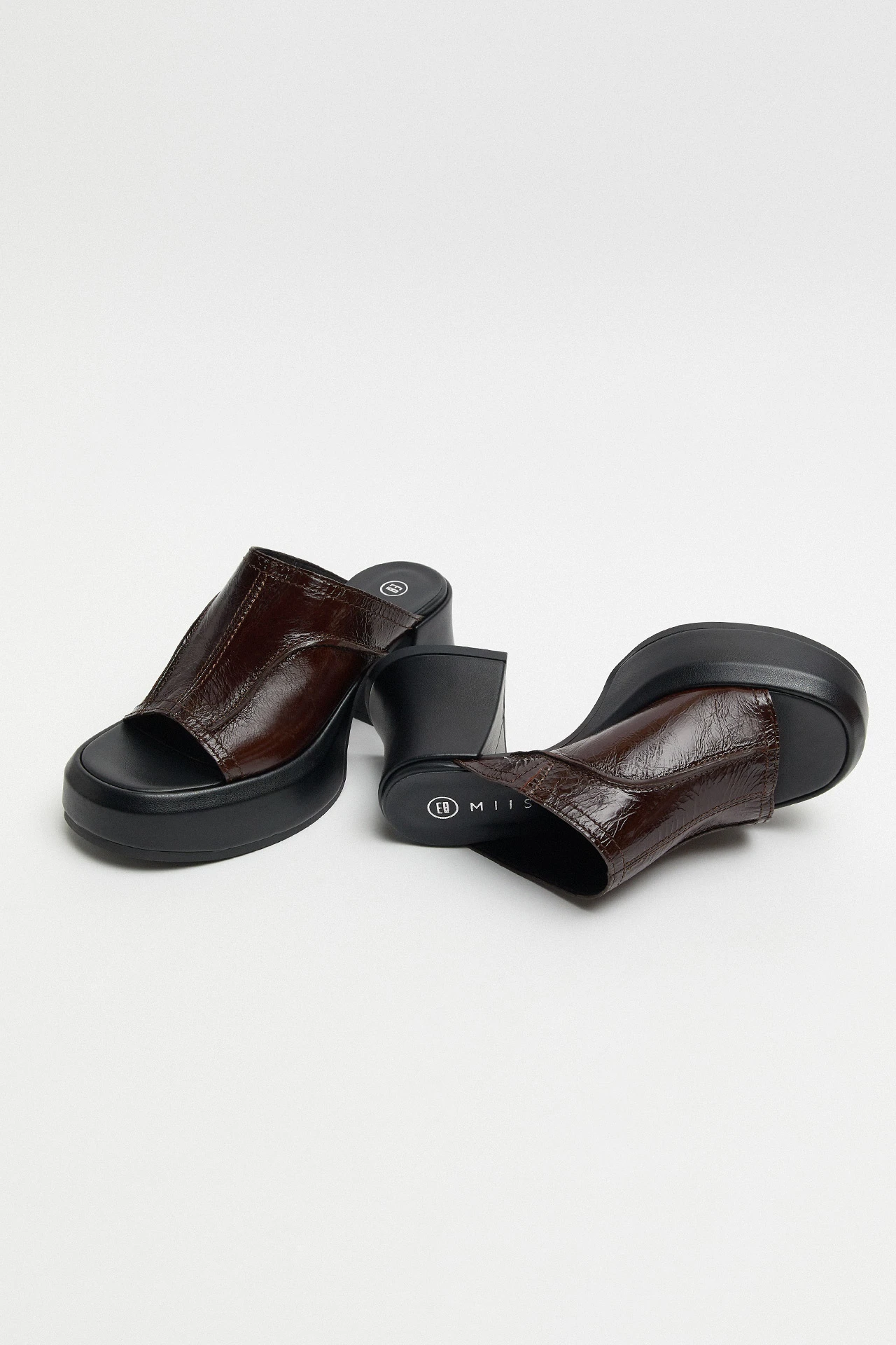 E8-Lota-Brown-Sandal-02