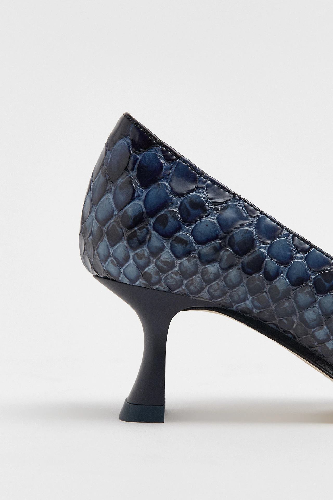 miista-Marith-Navy-Snake-Courts-05