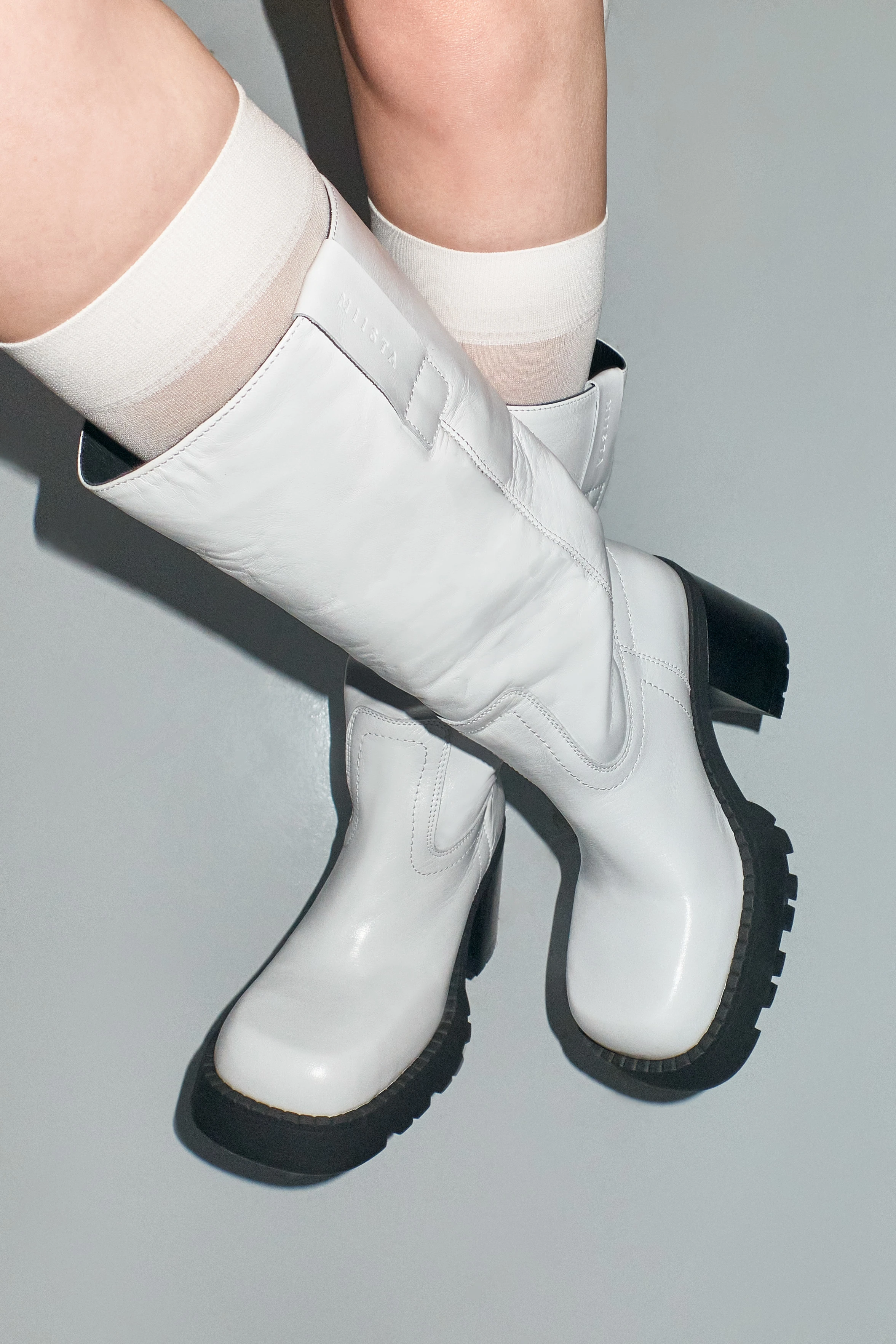 EC-E8-Dionira-White-Tall-Boots-03