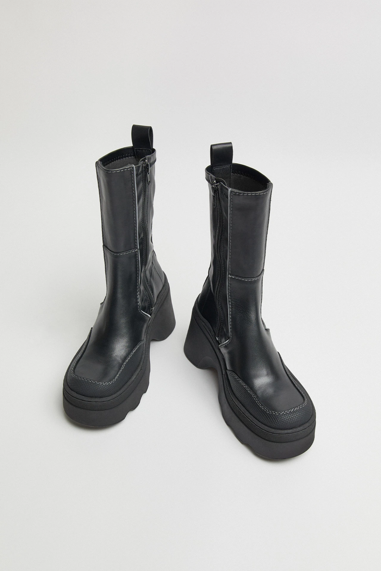 E8-deandra-black-boots-04