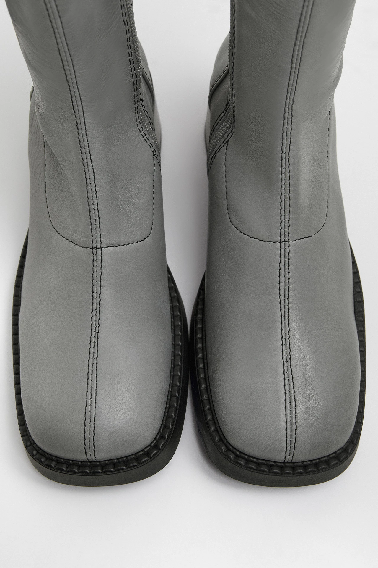 e8-Vero-grey-Boots-03