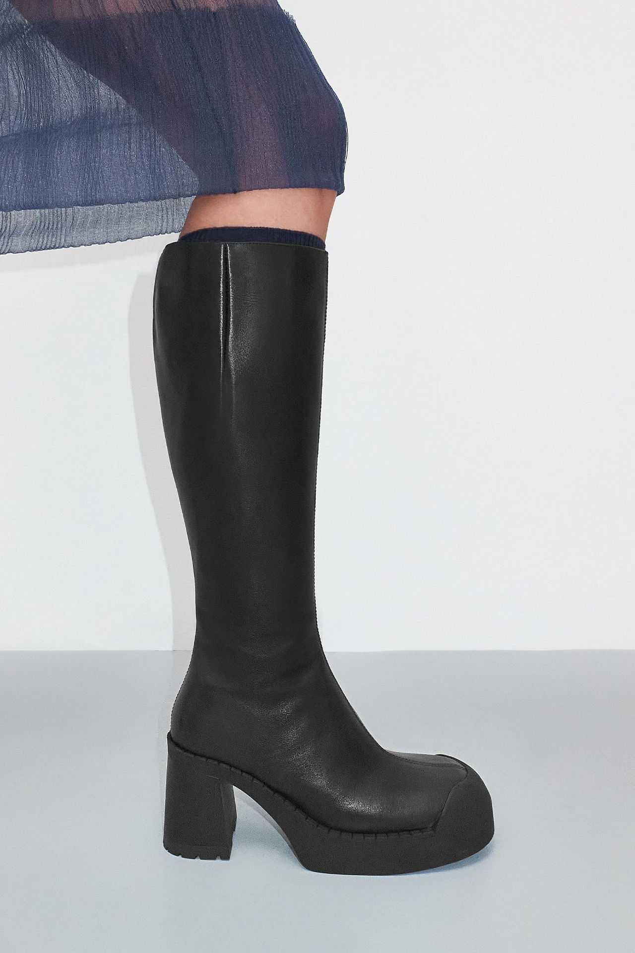 ec-e8-Gesa-Black-Tall-Boots-02