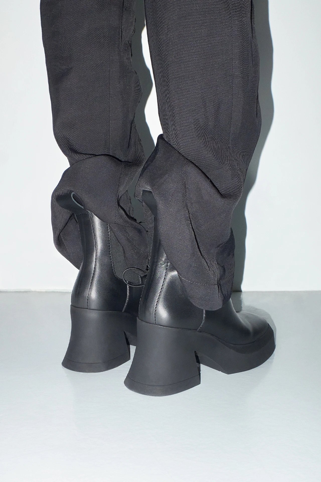 EC-E8-analu--black-ankle--boots-03
