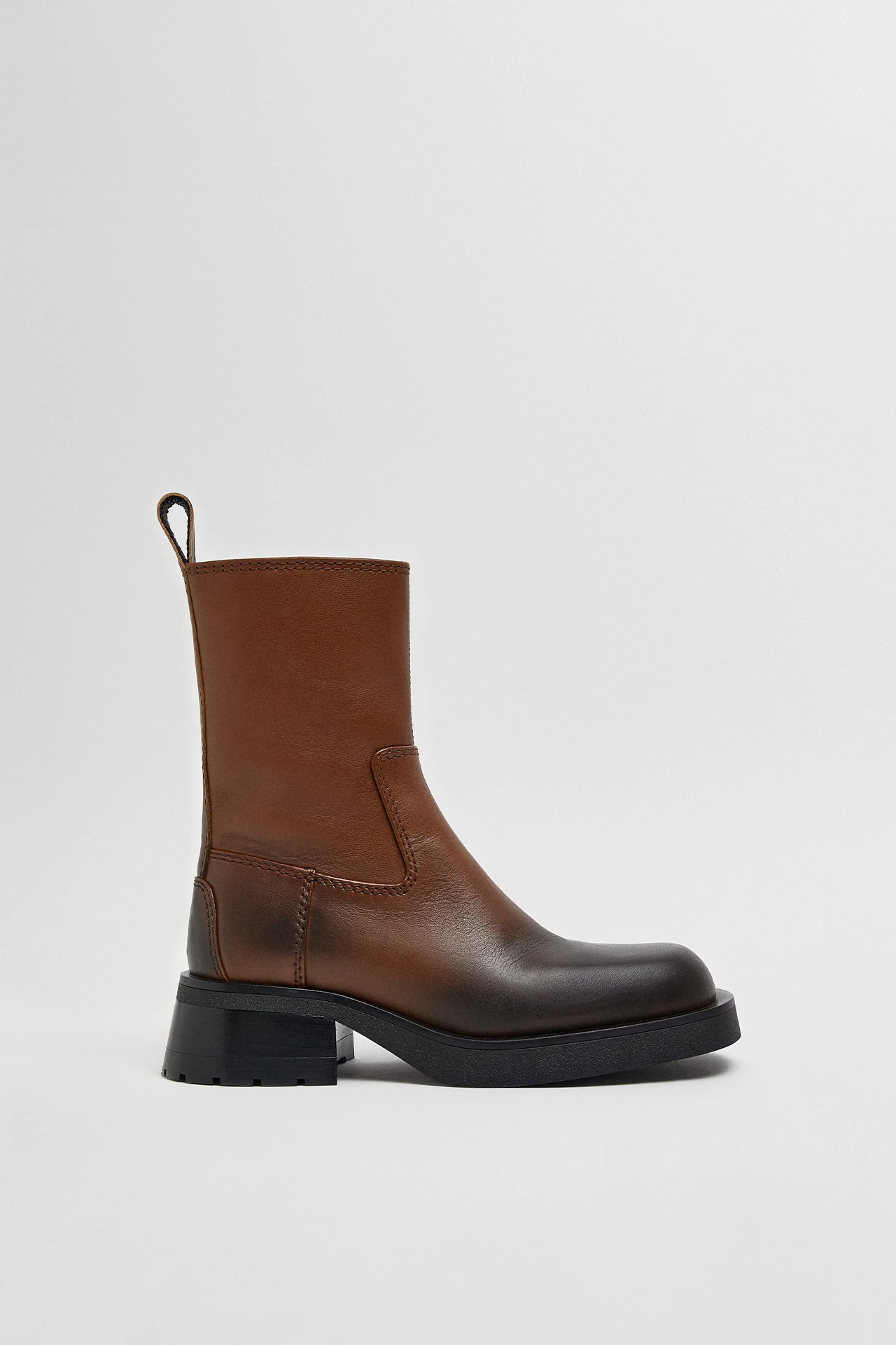 E8-Yolanda-brown-black-ankle-boots-01