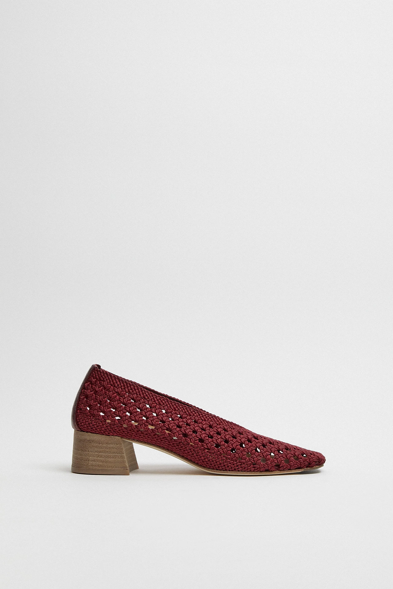 Miista-taissa-burgundy-courts-01