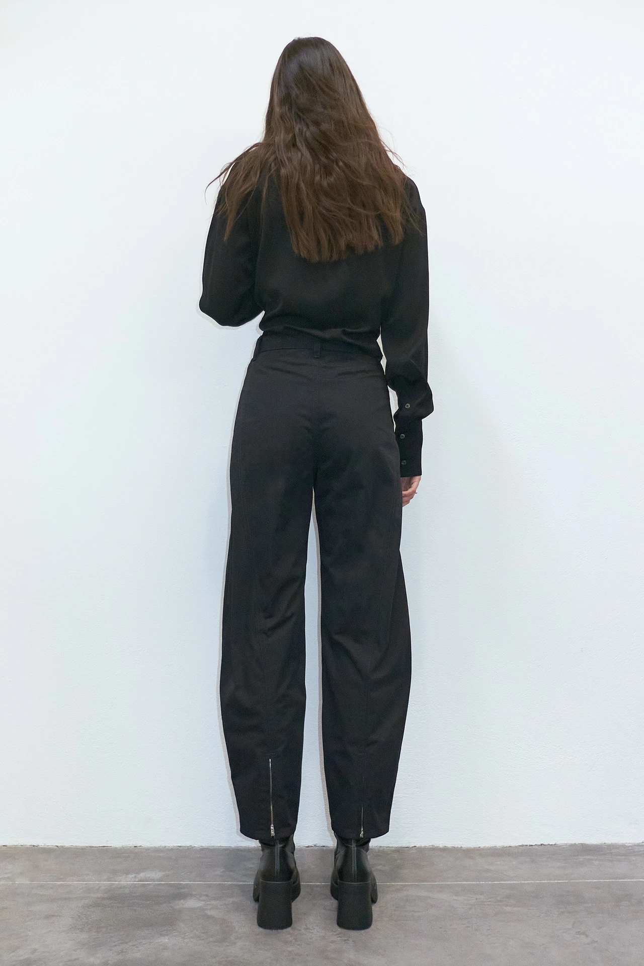 EC-miista-marques-black-shirt-abai-black-trousers-11