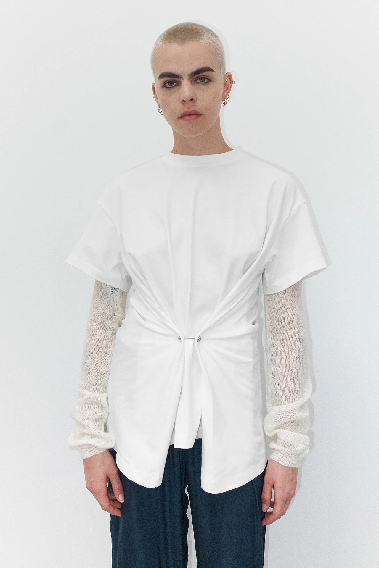 EC-Miista-Maura-Off-White-Piercing-T-Shirt-01