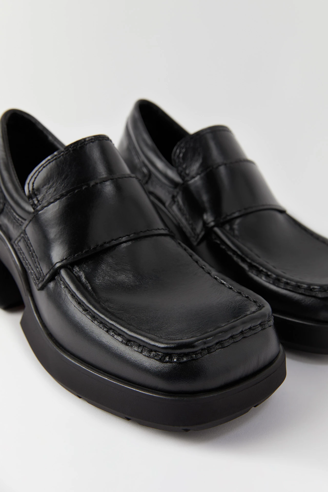 e8-billie-black-loafers-03