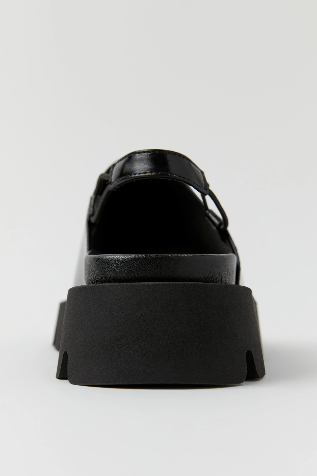 E8-noreen-black-sandals-06