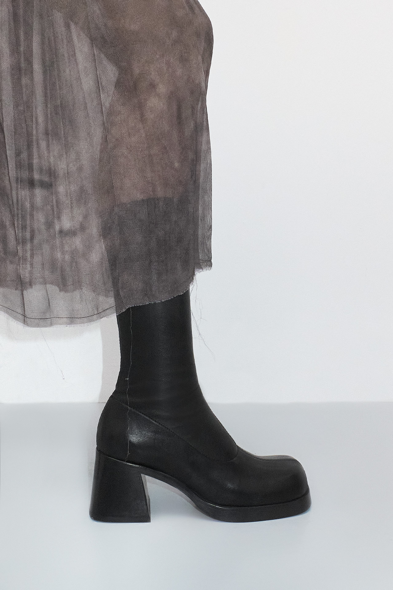 Elke Black Boots // Miista Shoes // Made in Spain