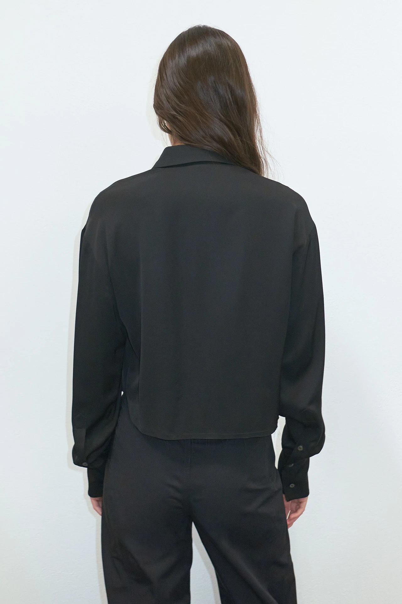 EC-miista-marques-black-shirt-abai-black-trousers-06
