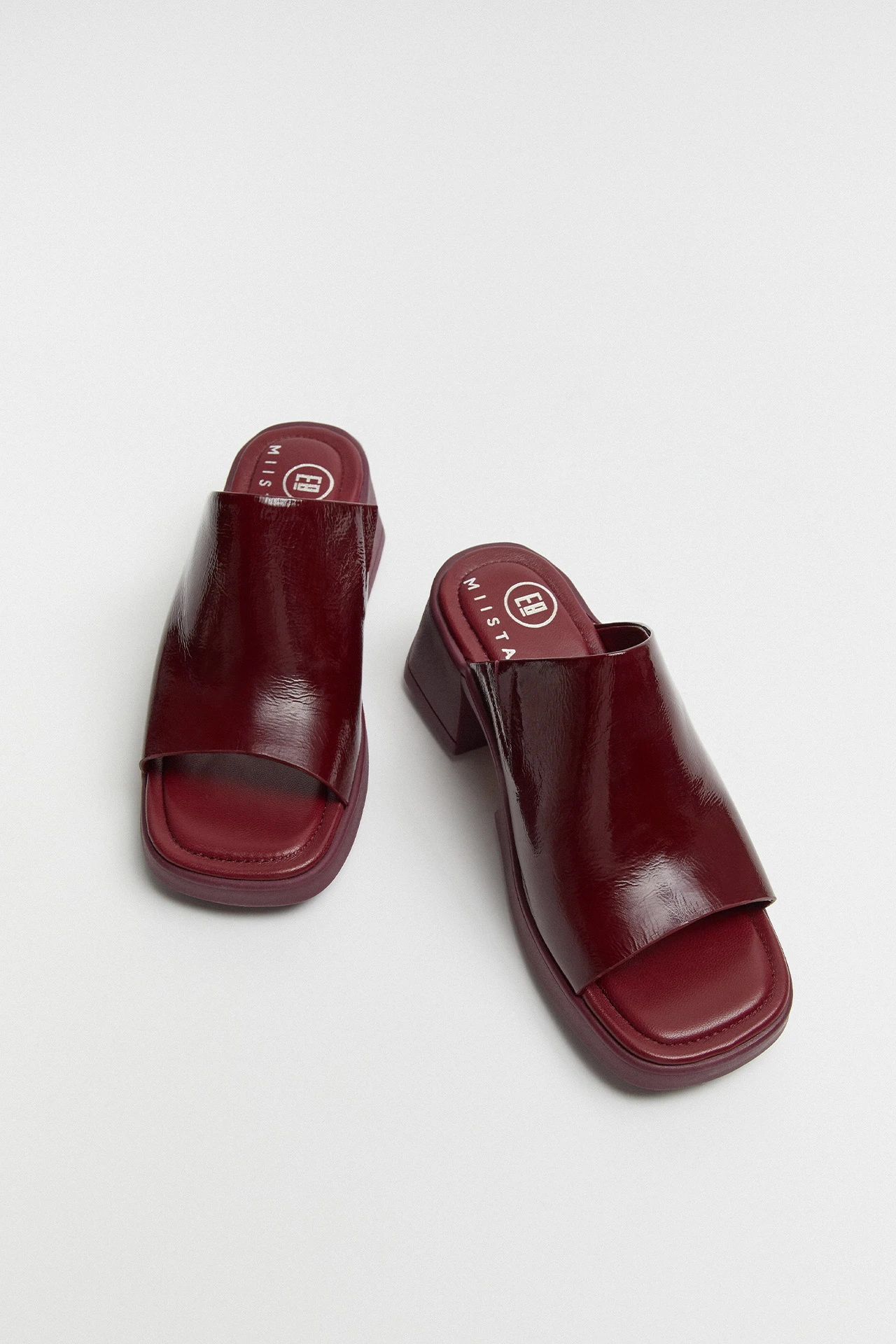 E8-Clarin-Burgundy-Mule-Sandal-03