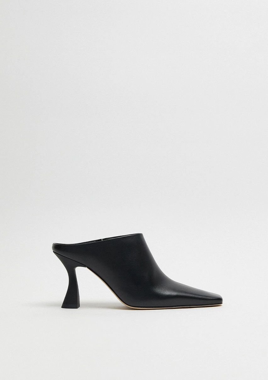 E8-Manuela-Black-Mule-CP-1